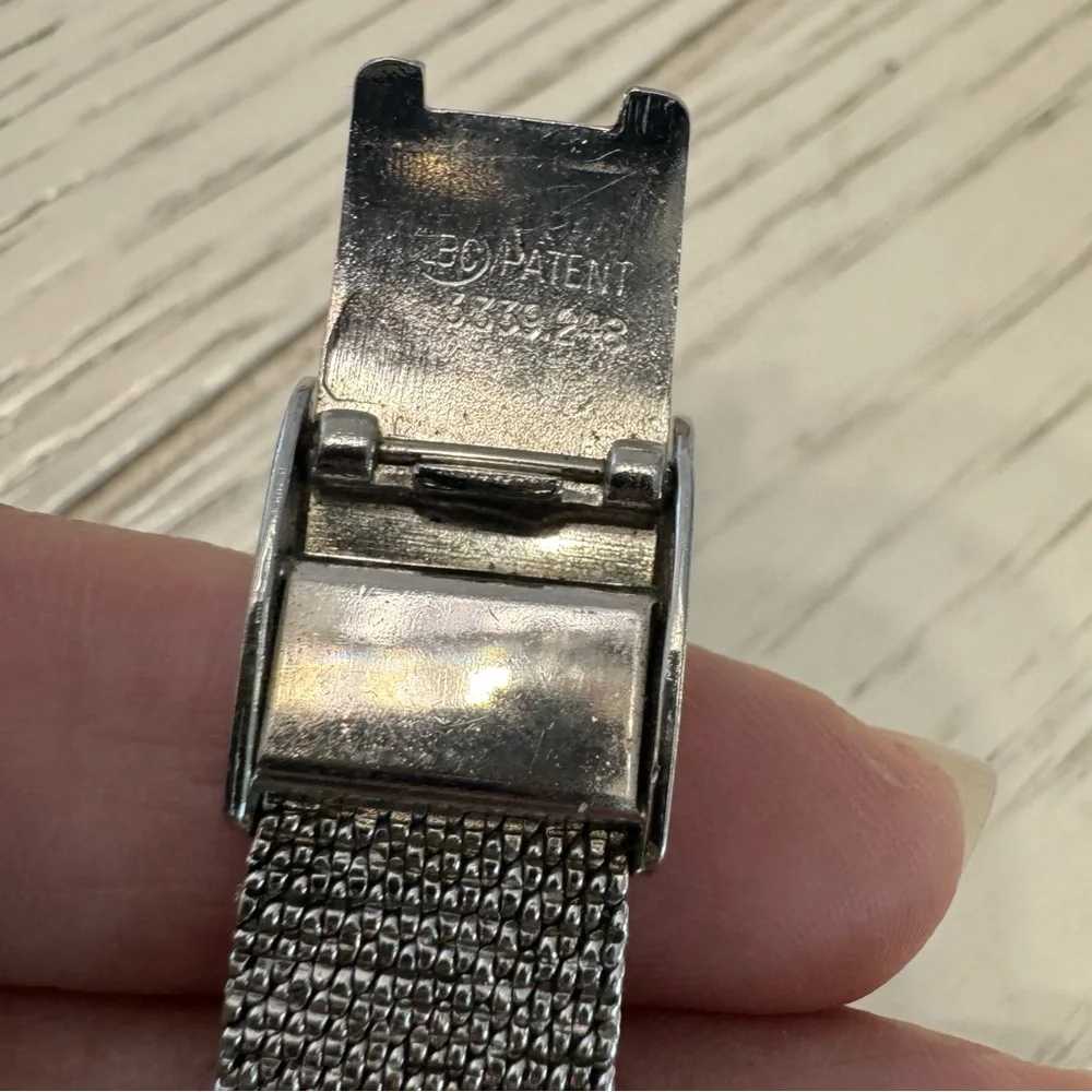 Silver Vintage peek a boo 17 jewels West watch
